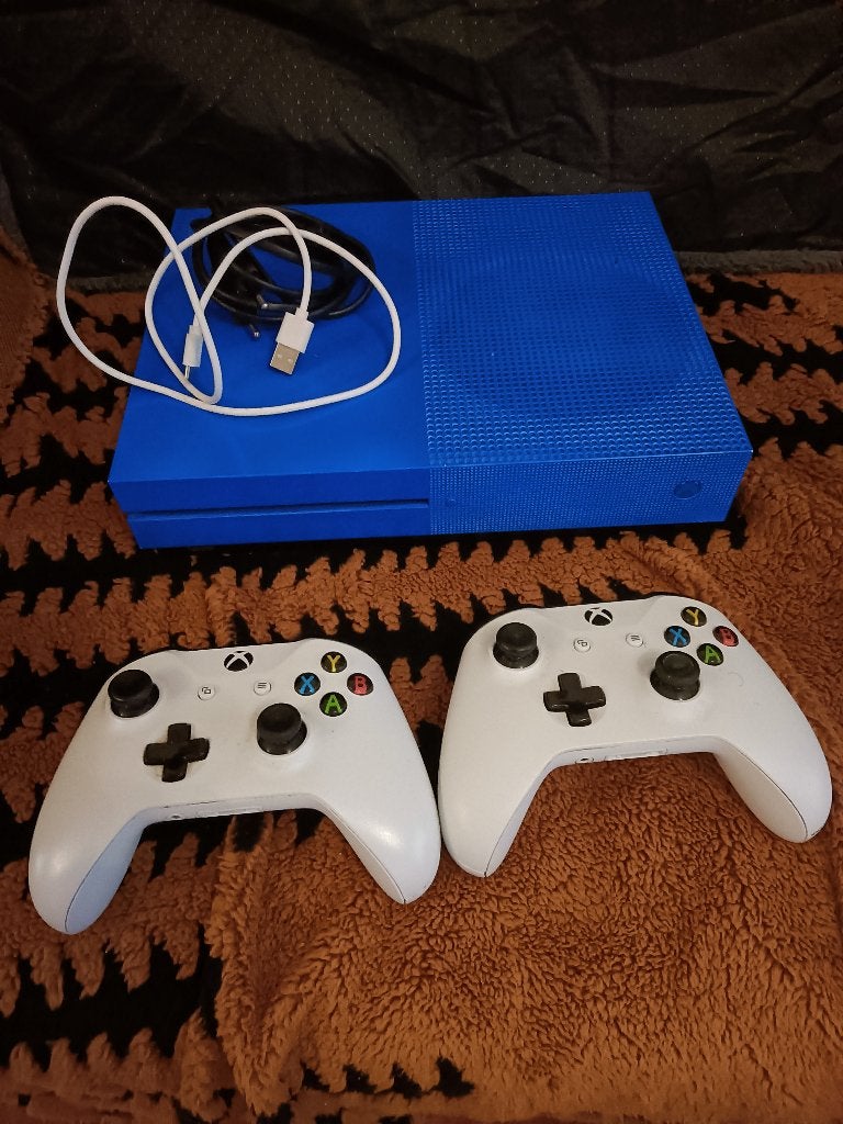 Xbox One S, Spelcomputers en Games, Ophalen, Gebruikt, 1 TB, Met 2 controllers