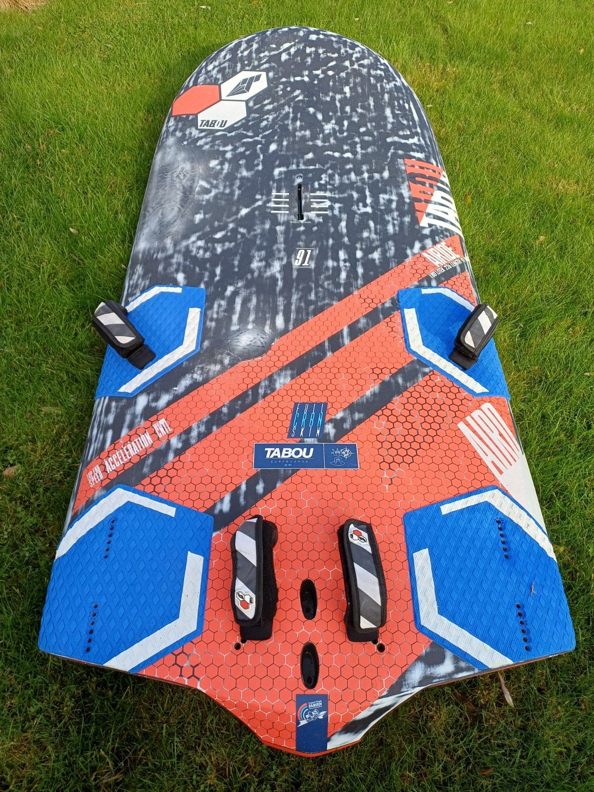 Tabou Airride windfoilboard met Starboard foil., Watersport en Boten, Windsurfen, Ophalen