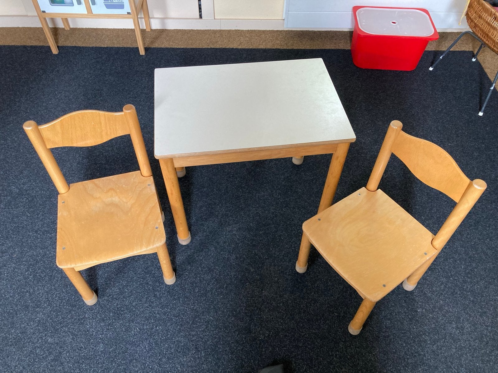 Kindertafel met 2 stoeltjes - Schilte, Ophalen of Verzenden, Gebruikt, Tafel(s) en Stoel(en)