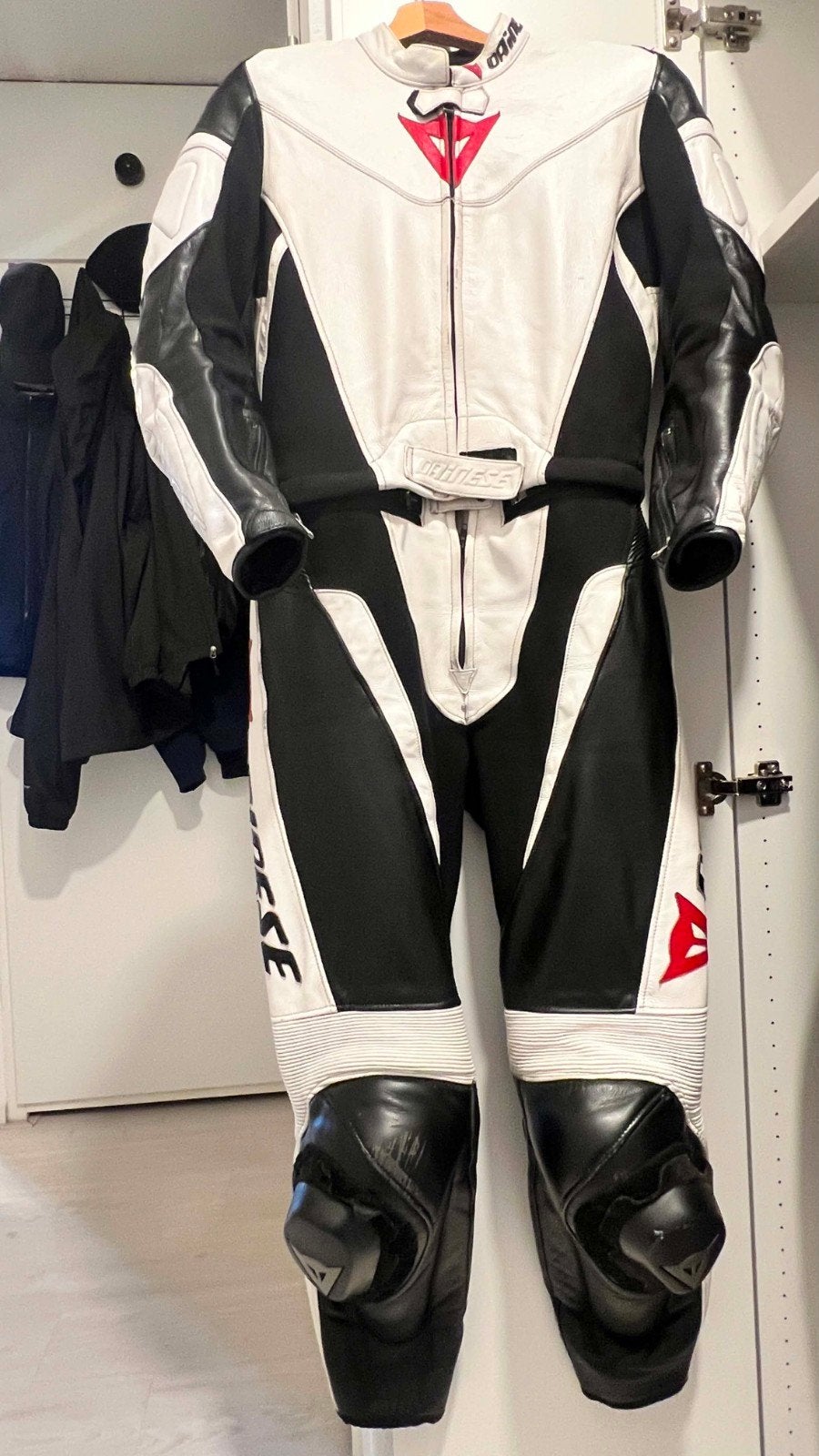 Dainese Motorpak Zwart/Wit - Maat 44, Motoren, Kleding | Motorkleding, Overall, Heren, Tweedehands, Ophalen of Verzenden