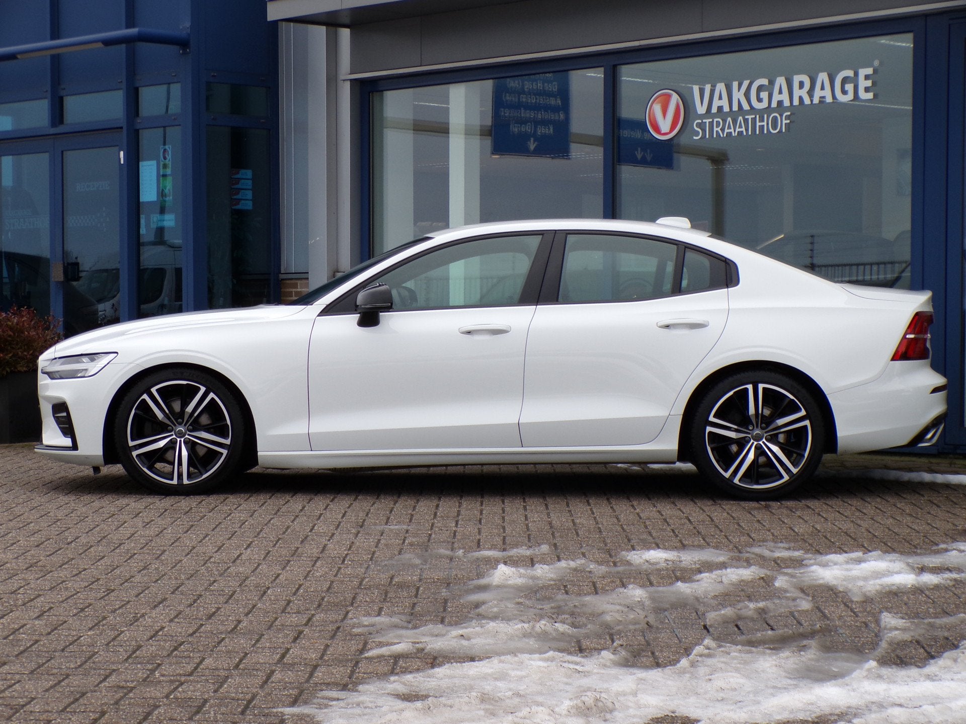 Volvo S60 2.0 B3 R-Design, Carplay + Android Auto / Camera +, Auto's, 4 cilinders, Wit, Origineel Nederlands, Bedrijf