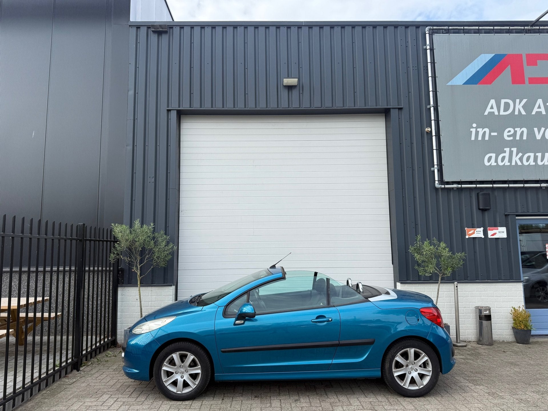 Peugeot 207 CC 1.6 VTi Première TREKHAAK/AIRCO/CRUISE/PDC/N, Auto's, Voorwielaandrijving, Gebruikt, Zwart, 4 cilinders