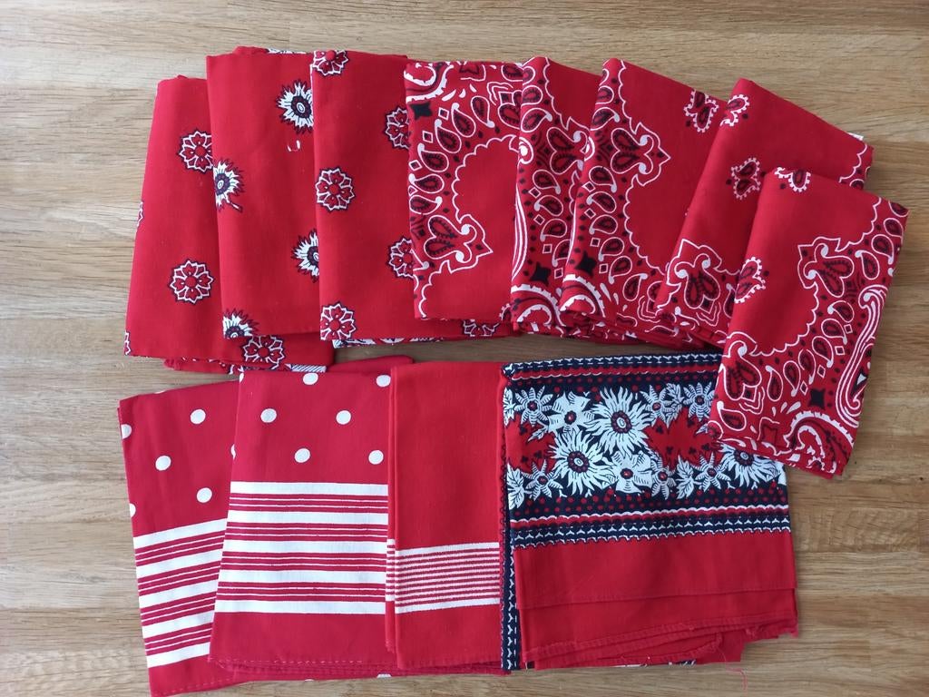Diverse rode zakdoeken - set van 12, Huis en Inrichting, Keuken | Textiel, Nieuw, Overige typen, Rood, Ophalen of Verzenden