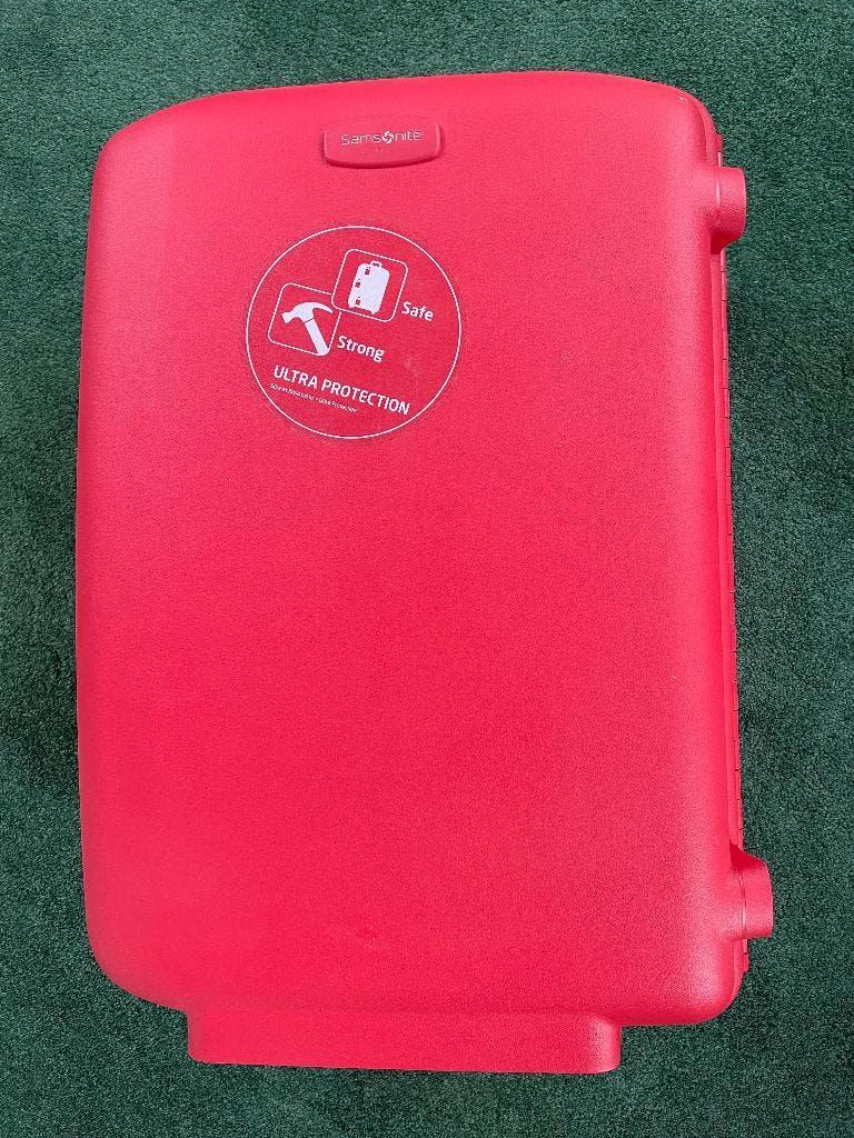 Nieuwe stevige Samsonite koffer met wieltjes en cijferslot, Sieraden, Tassen en Uiterlijk, Koffers, Nieuw, Hard kunststof, 70 cm of meer