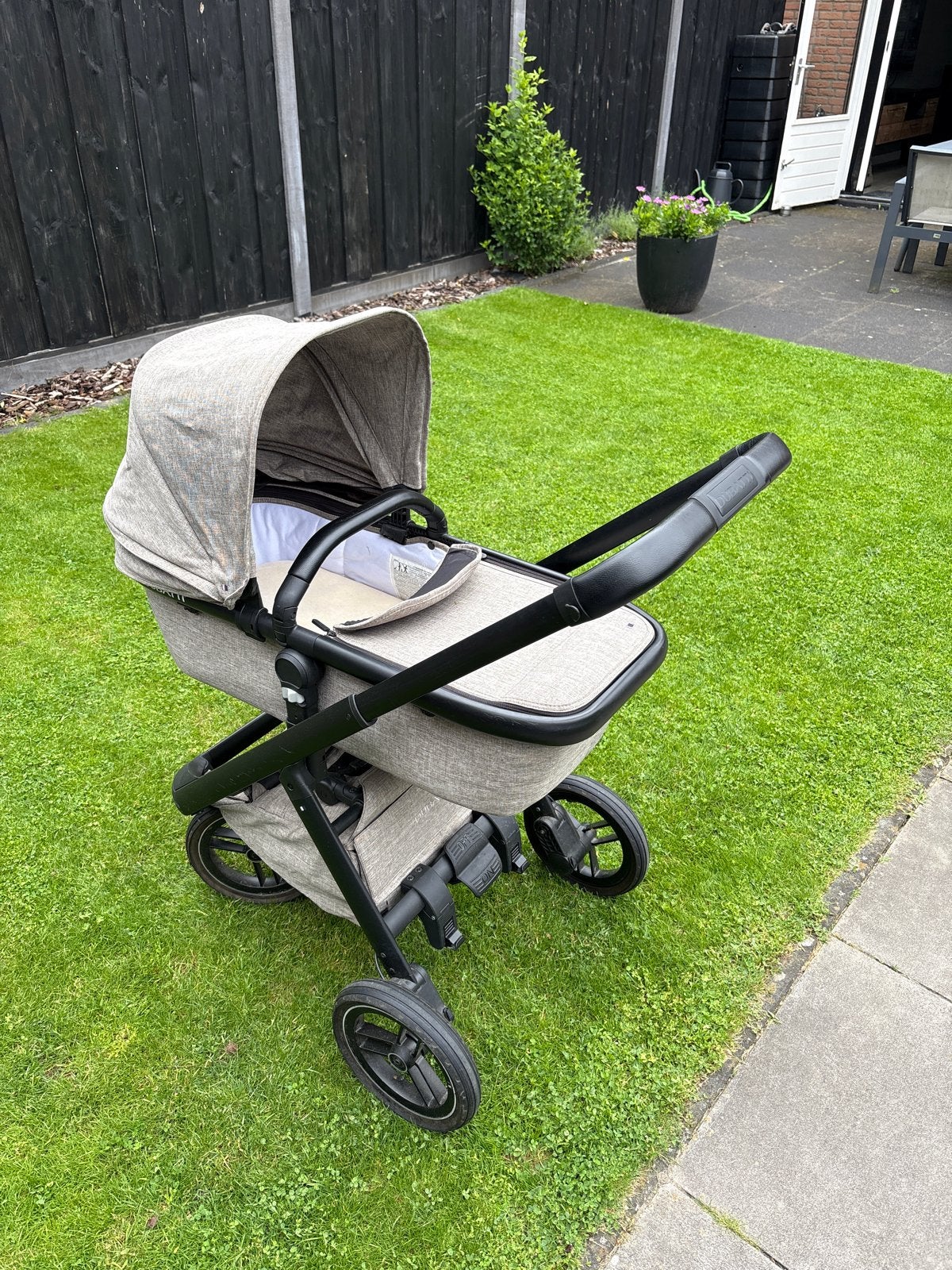 Dubatti kinderwagen, Zo goed als nieuw, Combiwagen, Met reiswieg, Ophalen