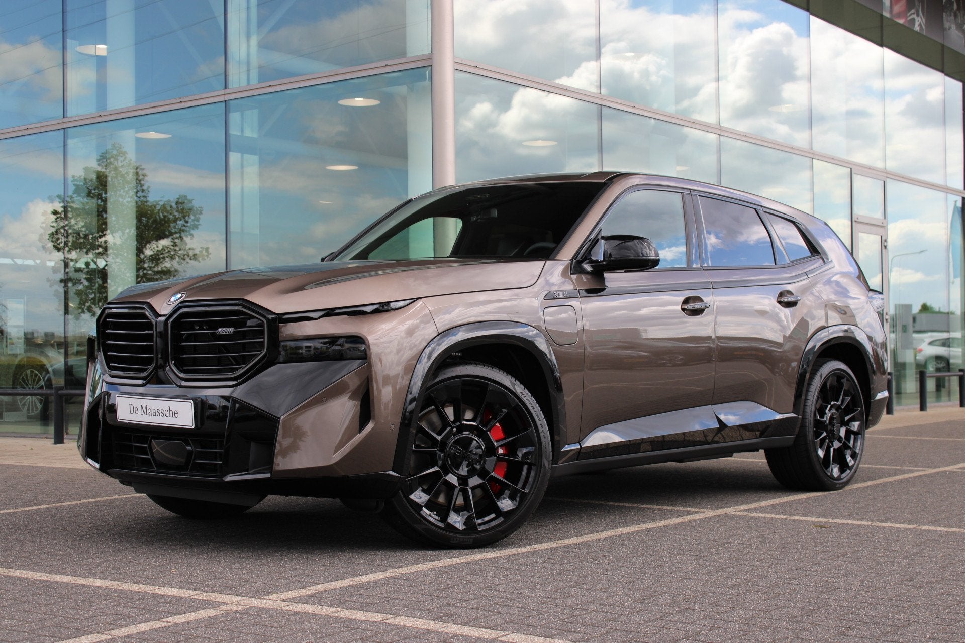 BMW XM PHEV 50e / Trekhaak / M Multifunctionele Stoelen / Bo, Auto's, BMW, Automaat, Zwart, Bruin, 23 km/l