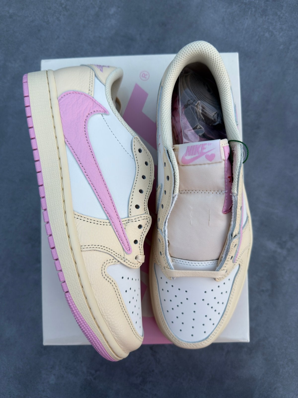 Air Jordan 1 Low Travis Scott Shy Pink - Maat 43, --, Overige kleuren, Nieuw, Ophalen of Verzenden
