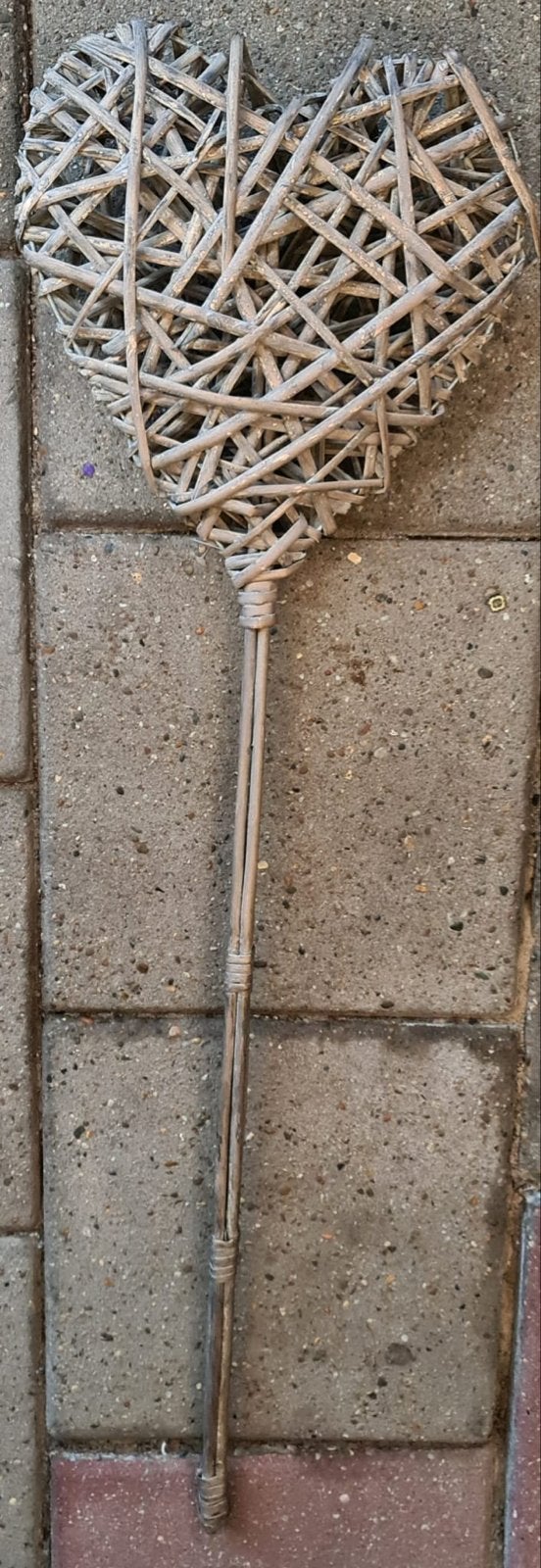 Nieuwe Decoratief rieten hart op stok perfect voor zomer, Nieuw, Ophalen of Verzenden, Landelijk, Natuurlijk materiaal