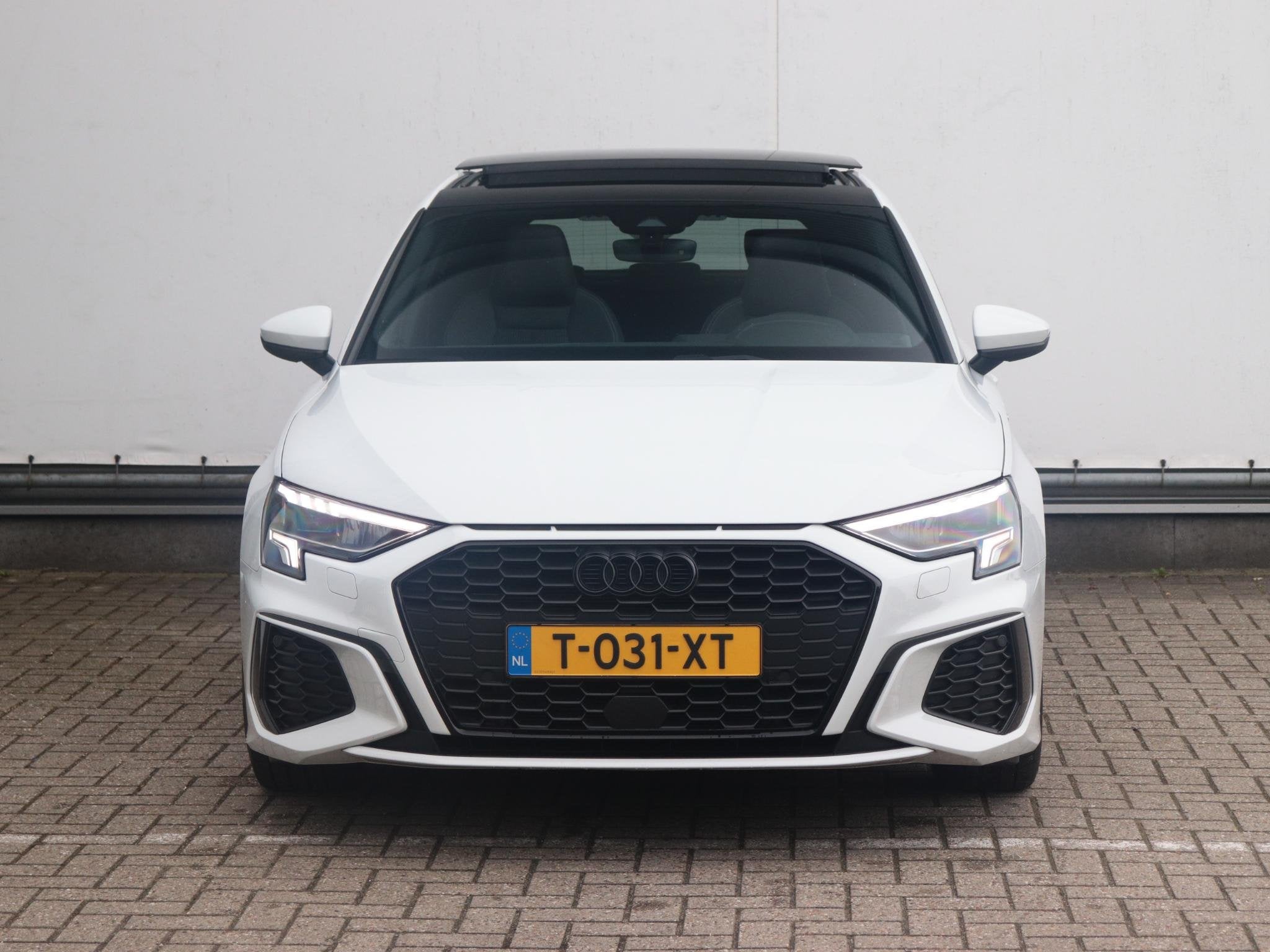 Audi A3 Sportback 35 TFSI S edition | Panoramadak | Sportsto, Auto's, Audi, 4 cilinders, 150 pk, Leder en Stof, Wit