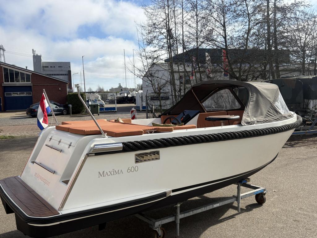 Maxima 600 (ELEKTRISCH) + Torqeedo + Tafel + Lounge dek, Watersport en Boten, Sloepen, Ophalen, 10 tot 30 pk, Elektrisch, Zo goed als nieuw