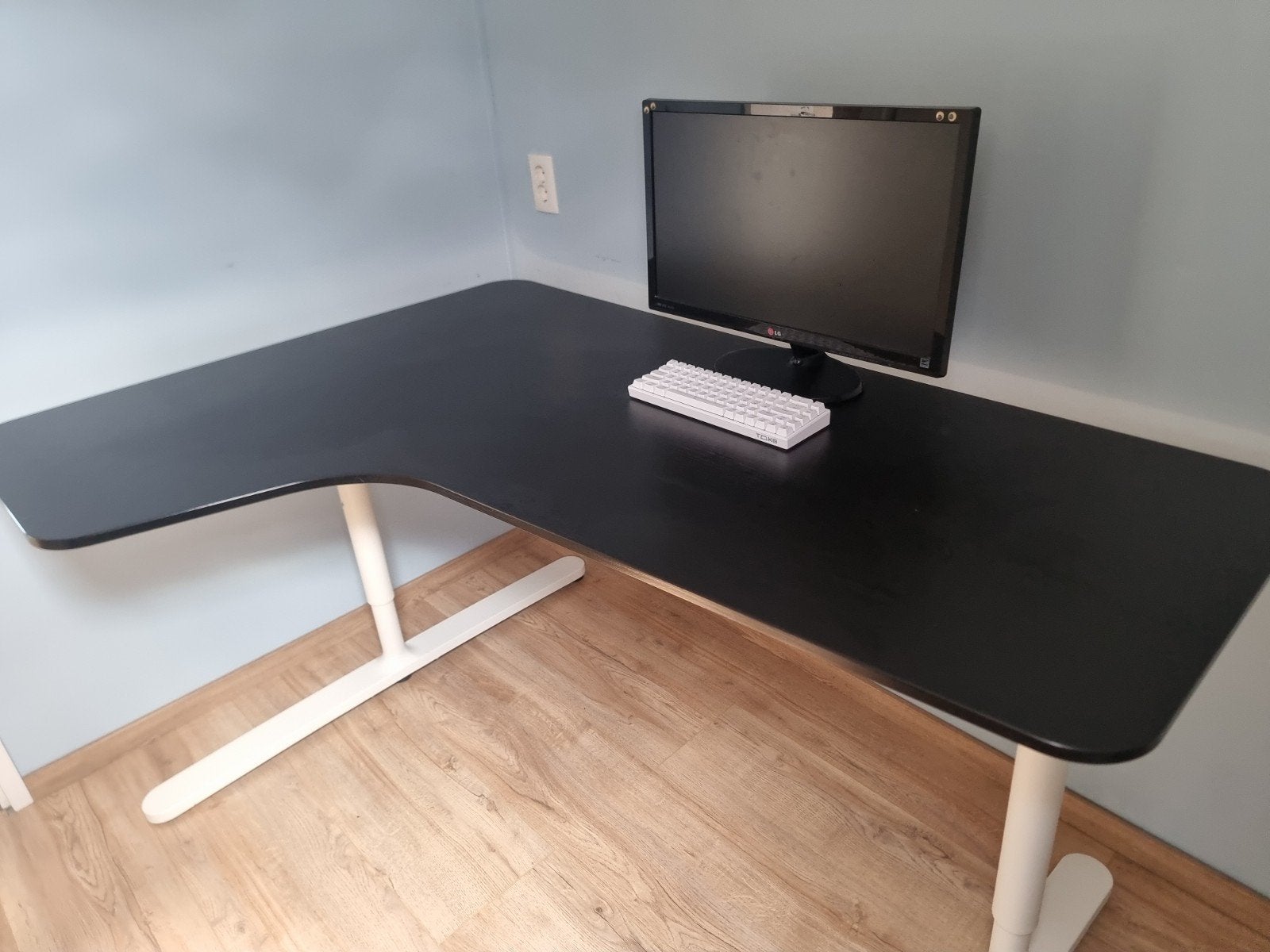 Zwarte IKEA bureau, Ophalen, Zo goed als nieuw