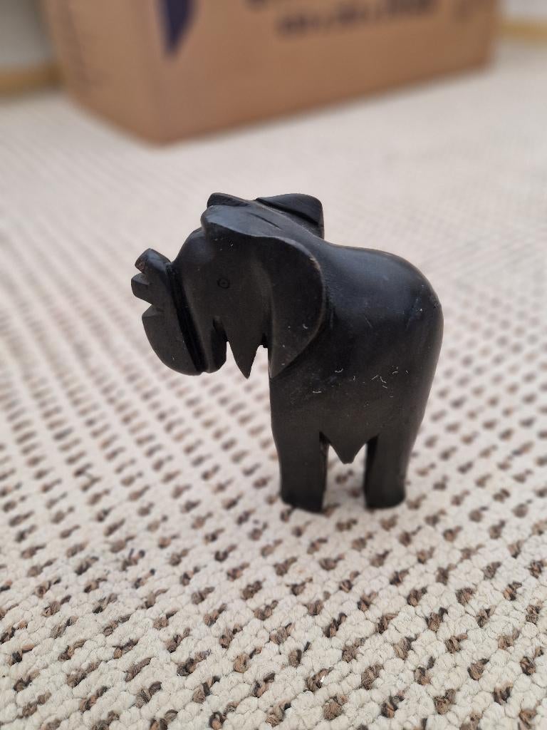 Een houtwerk olifant, Ophalen, Beeld