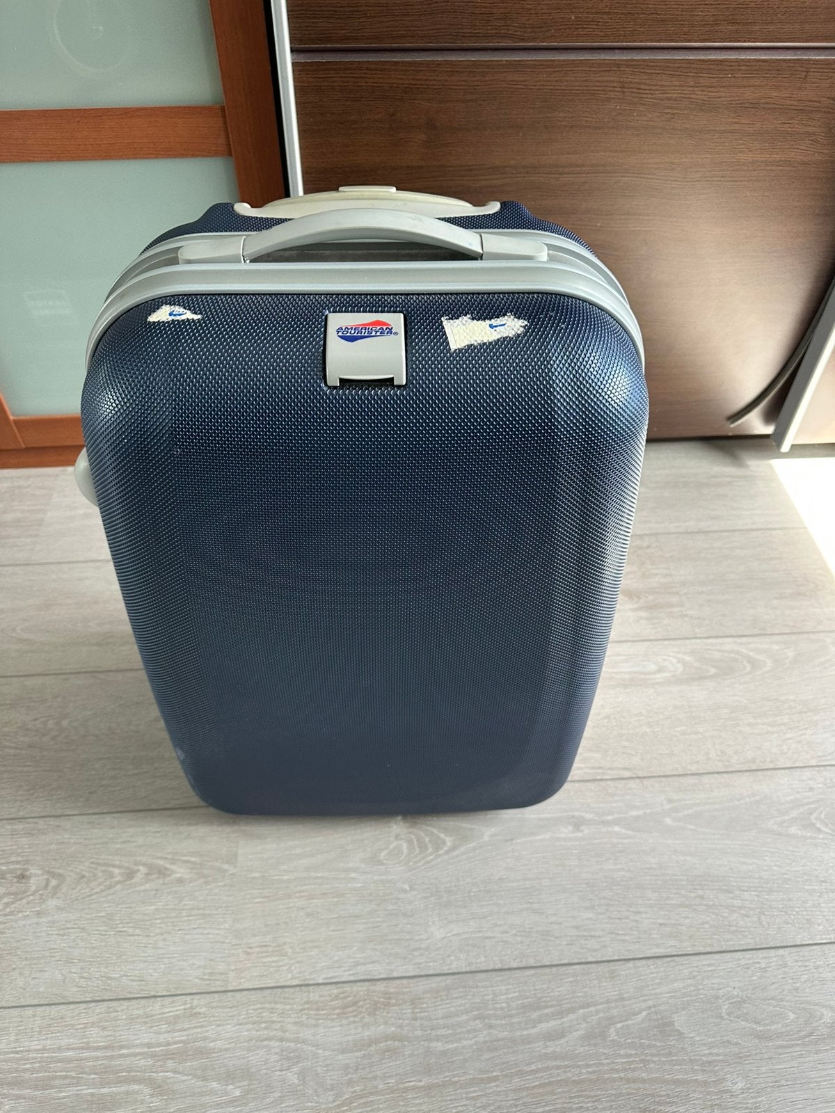 American Tourister (samsonite) koffer blauw, Sieraden, Tassen en Uiterlijk, Gebruikt, Hard kunststof, 35 tot 45 cm, Wieltjes