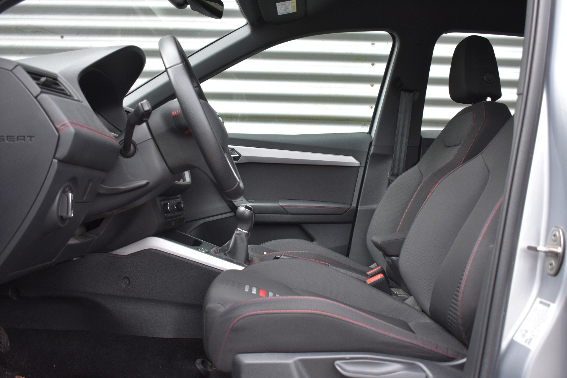 SEAT Arona 1.0 TSI FR Business Intense LED | Keyless | Carpl, Auto's, Voorwielaandrijving, Stof, Gebruikt, Met garantie (alle)