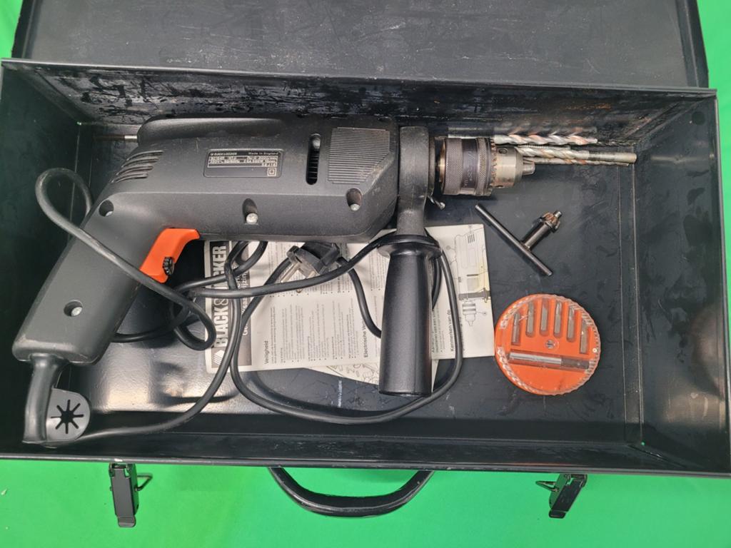 Black & Decker Boormachine 550W met accessoires, Doe-het-zelf en Verbouw, Gereedschap | Boormachines, Boormachine, Gebruikt, Ophalen of Verzenden