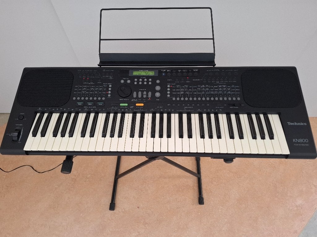 Technics KN800 Keyboard met standaard en bladmuziekstandaard, Muziek en Instrumenten, Ophalen, 61 toetsen, Zo goed als nieuw, Aanslaggevoelig