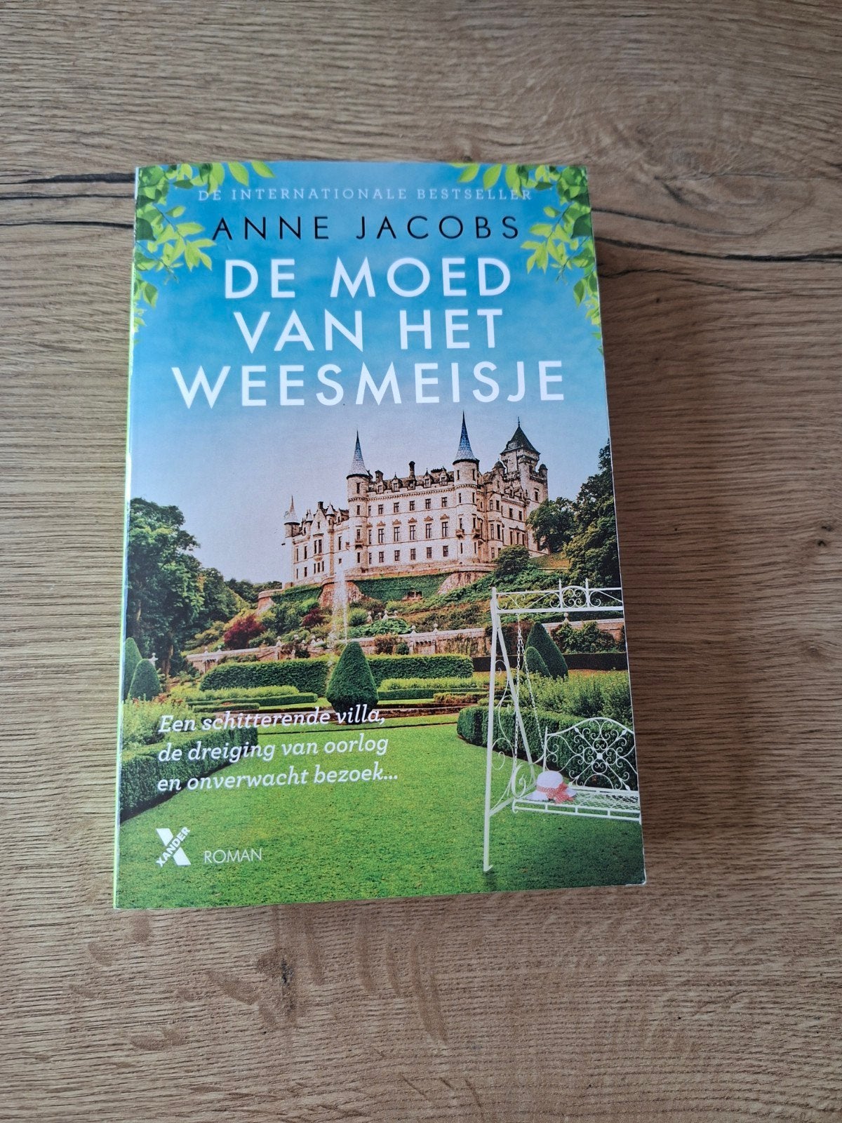 De Moed van het Weesmeisje - Anne Jacobs (Roman), Ophalen of Verzenden, Zo goed als nieuw, Anne Jacobs