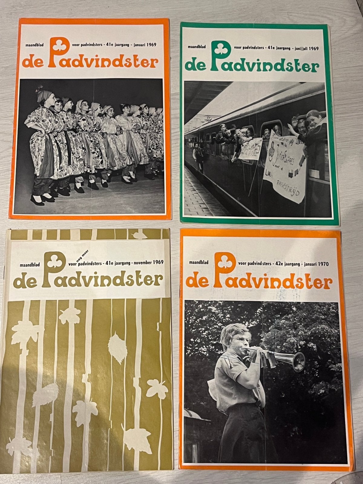 4x de padvindster maandblad 1969/1970, Ophalen of Verzenden, Zo goed als nieuw, Embleem, Speld of Insigne