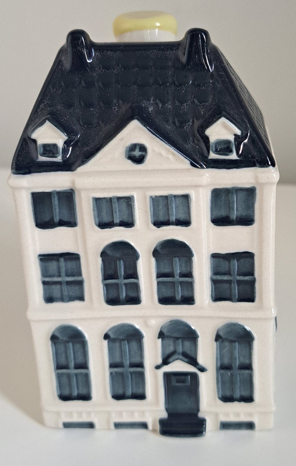 KLM Huisje 48 Bols Delfts Blauw - Rembrandthuis - gevuld, Verzamelen, Ophalen of Verzenden, Zo goed als nieuw, Porselein, Beeldje(s)
