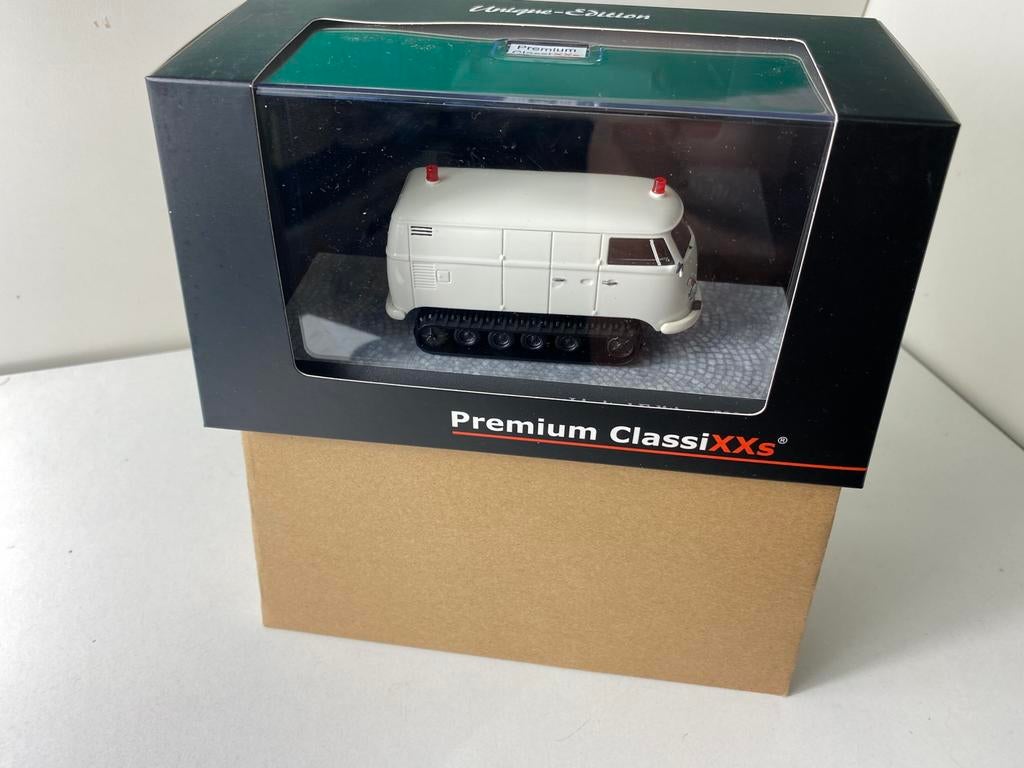 1:43 Volkswagen T1 “PISTENBULLI”-unique edition prem classix, Ophalen of Verzenden, Nieuw, Bus of Vrachtwagen, Overige merken