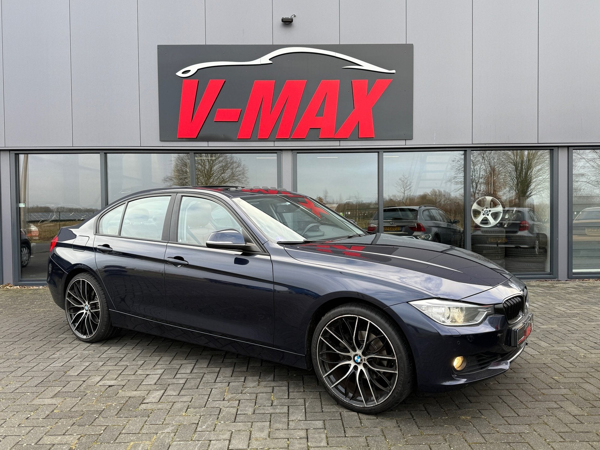 BMW 320i High Executive NAP Dak Xenon NaviProf Leer Sportint, Automaat, Achterwielaandrijving, Gebruikt, 4 cilinders