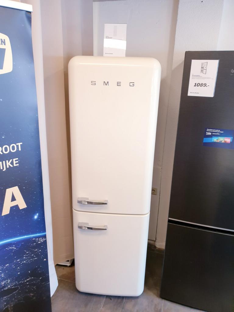 smeg nieuw koel-vriescombinatie crème✅ Direct op voorraad?, Witgoed en Apparatuur, Ophalen, 200 liter of meer, 60 cm of meer, Met aparte vriezer