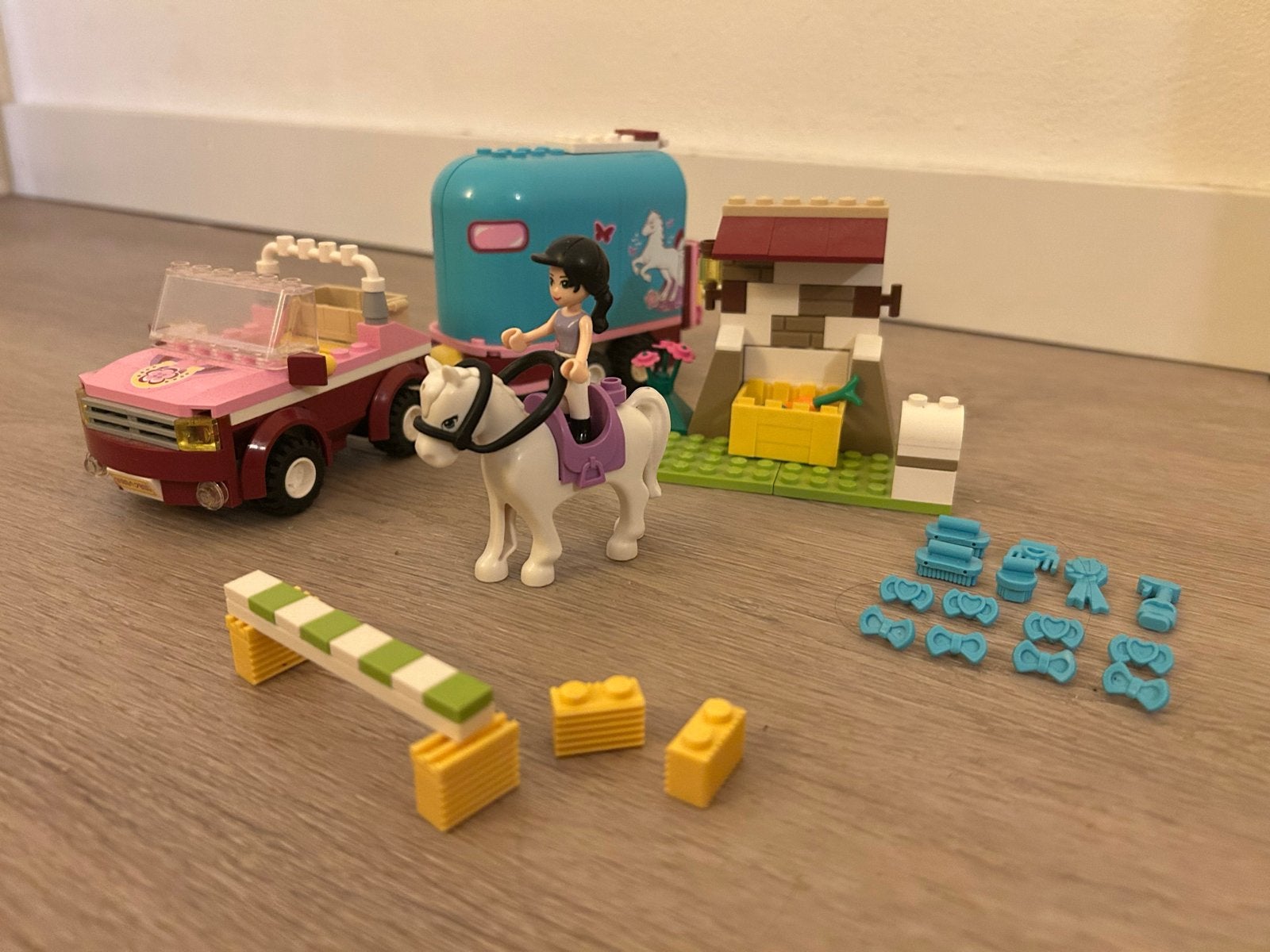 Lego Friends Paardrijclub auto, trailer, paard en ruiter, Ophalen of Verzenden, Zo goed als nieuw, Overige merken