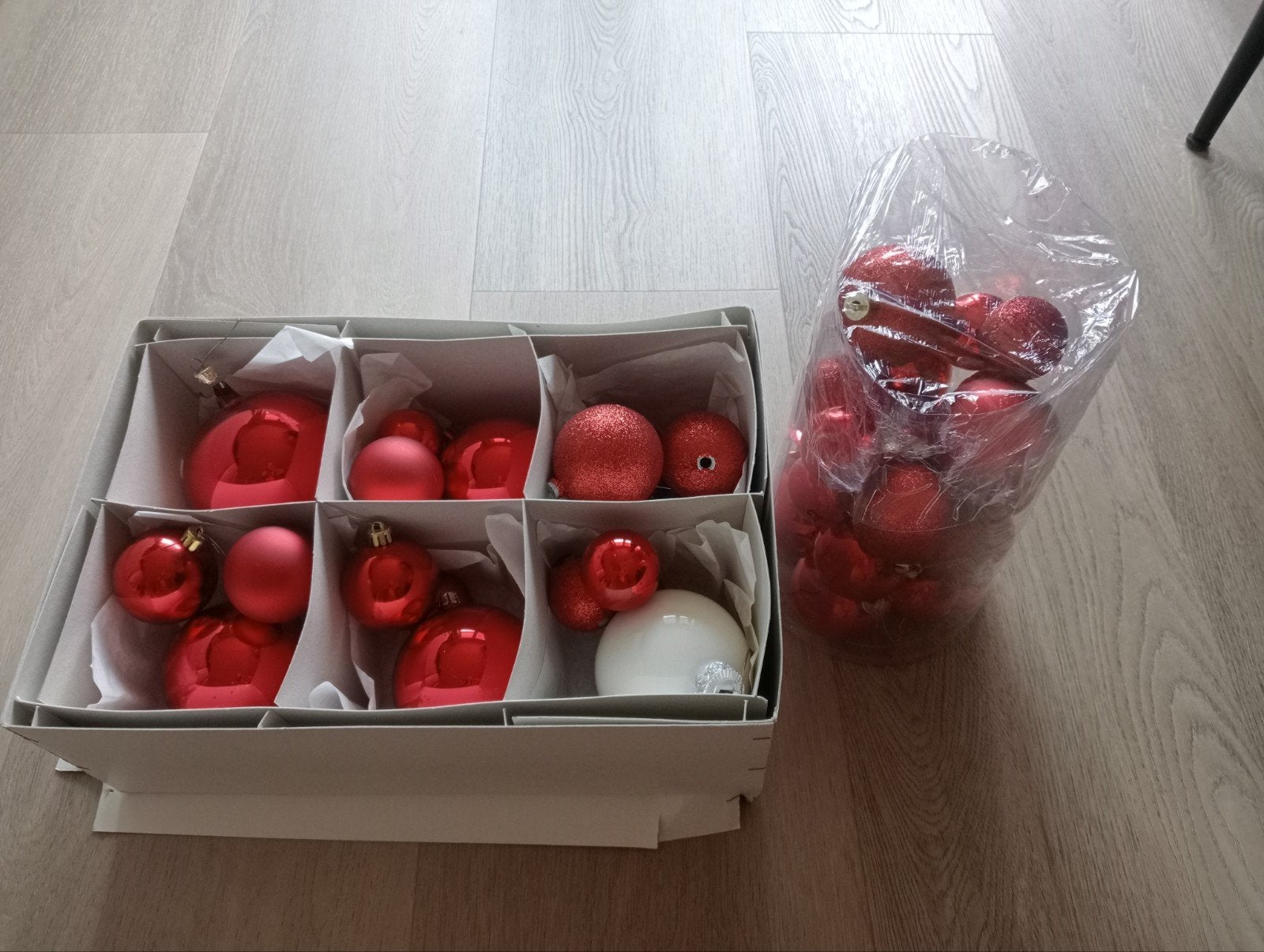 Div rode kerstballen, Ophalen of Verzenden