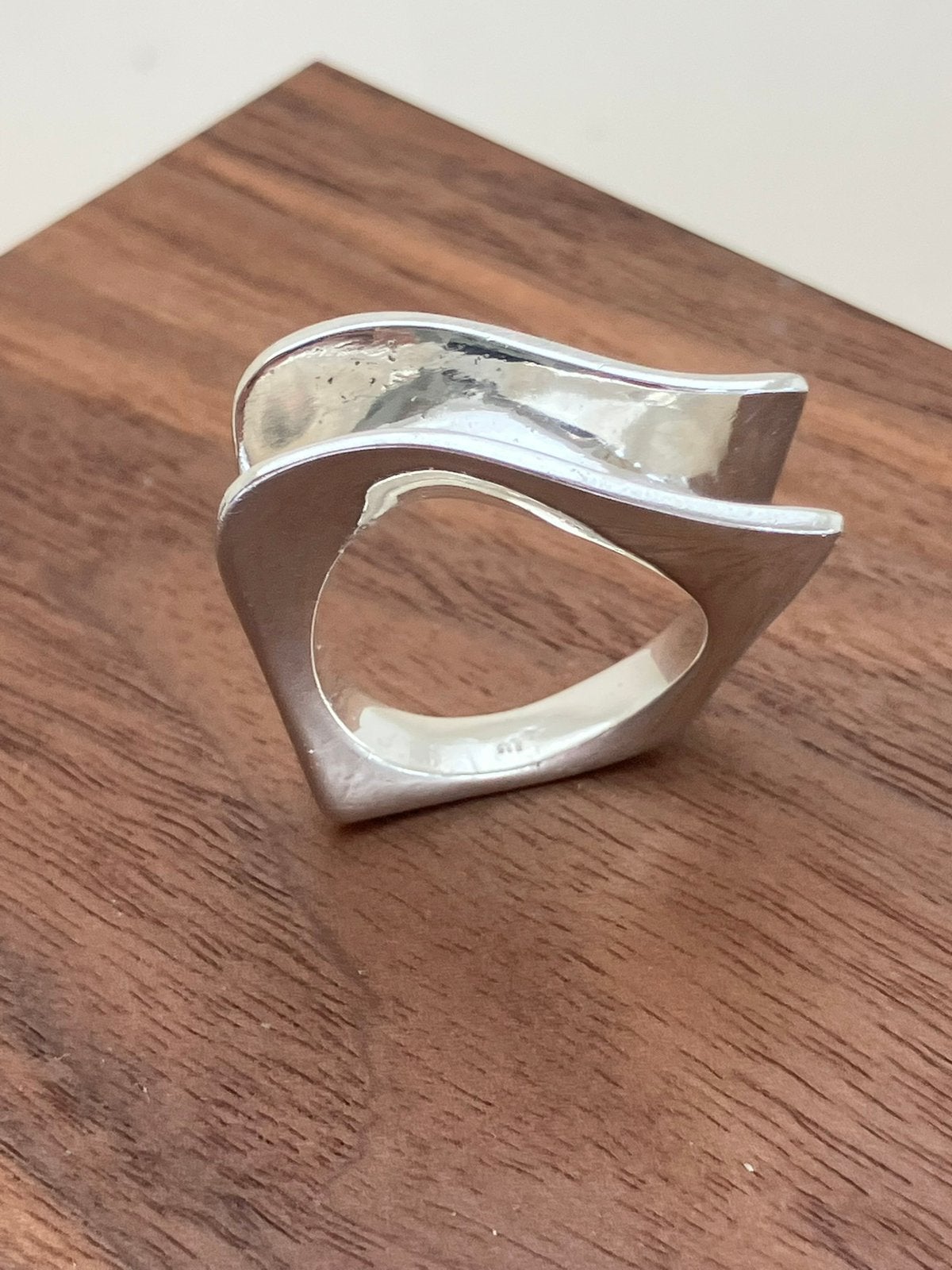Zilveren design ring, 18 tot 19, Ophalen of Verzenden, Zo goed als nieuw, Dame