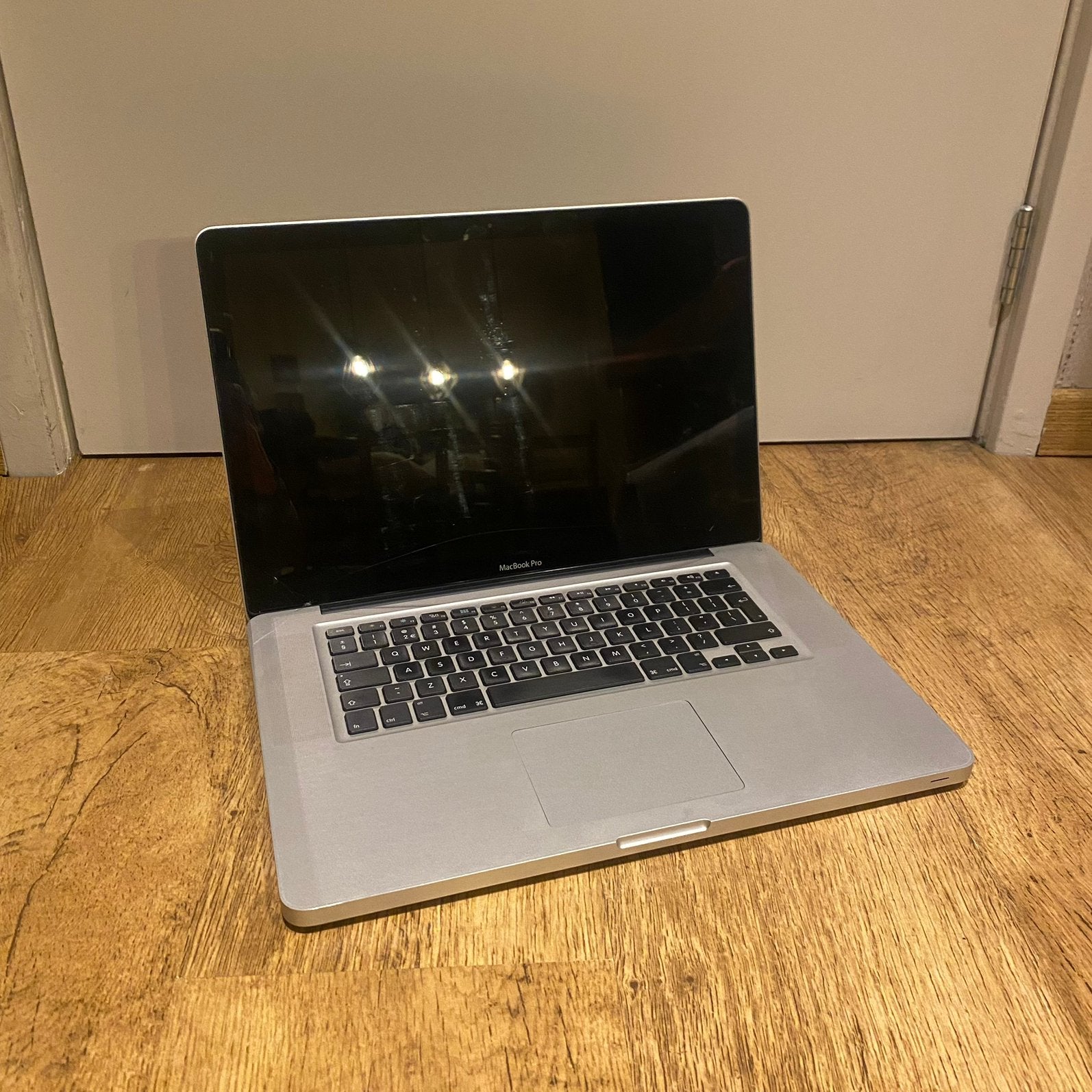 Apple Macbook Pro 15 inch met intel Core i7 ( DEFECT ), Computers en Software, MacBook Pro, Gebruikt, Ophalen of Verzenden, Onbekend