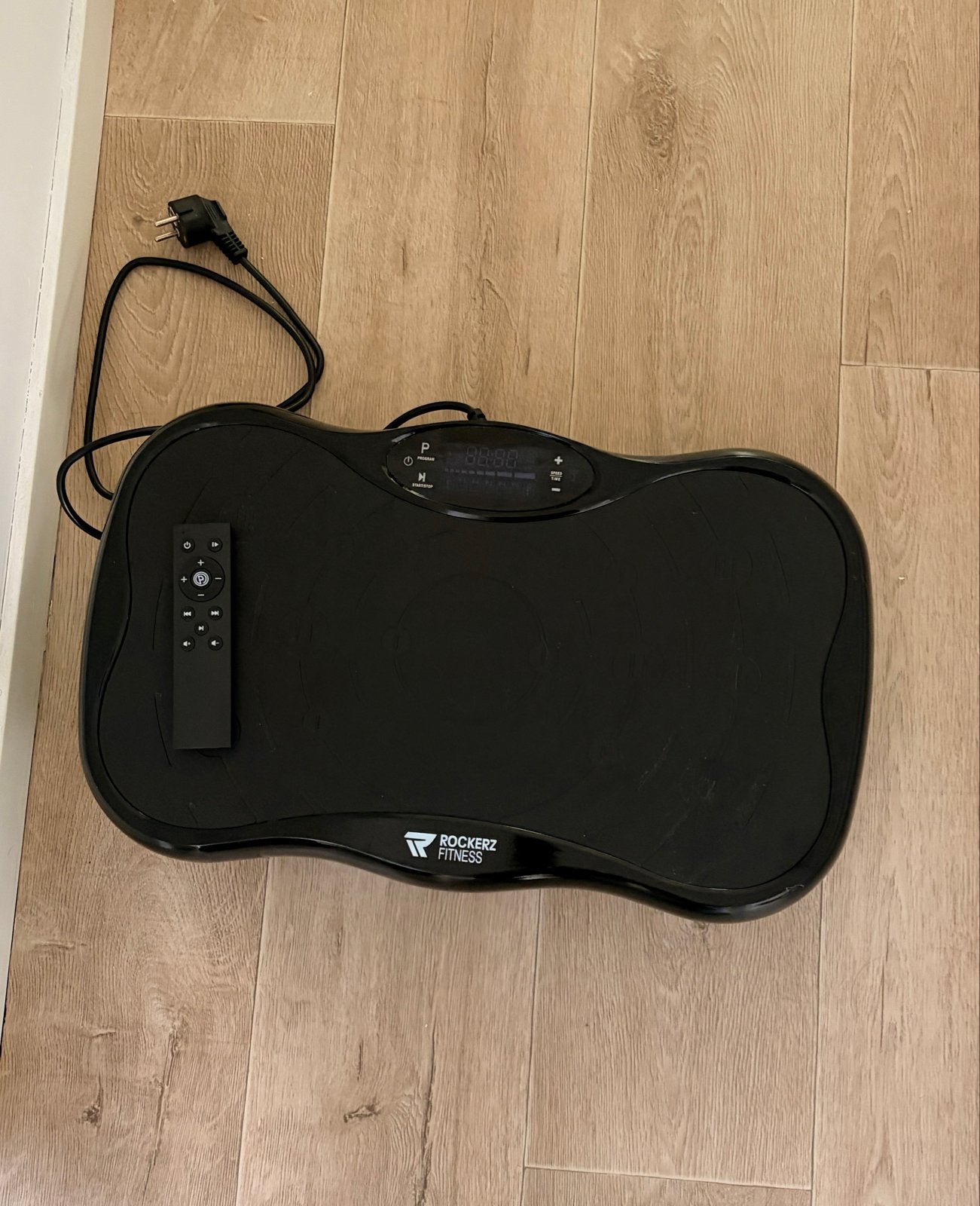 Rockerz Fitness Trilplaat met Bluetooth en Weerstandsbanden, Kunststof, Trilplaat, Ophalen of Verzenden, Armen