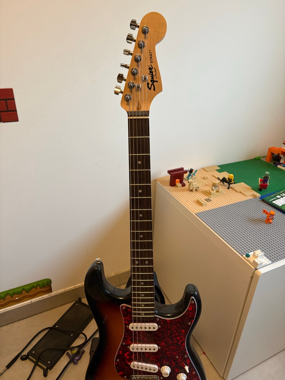 Squier Stratocaster elektrische gitaar kind met versterker, Muziek en Instrumenten, Fender, Met versterker, Ophalen of Verzenden