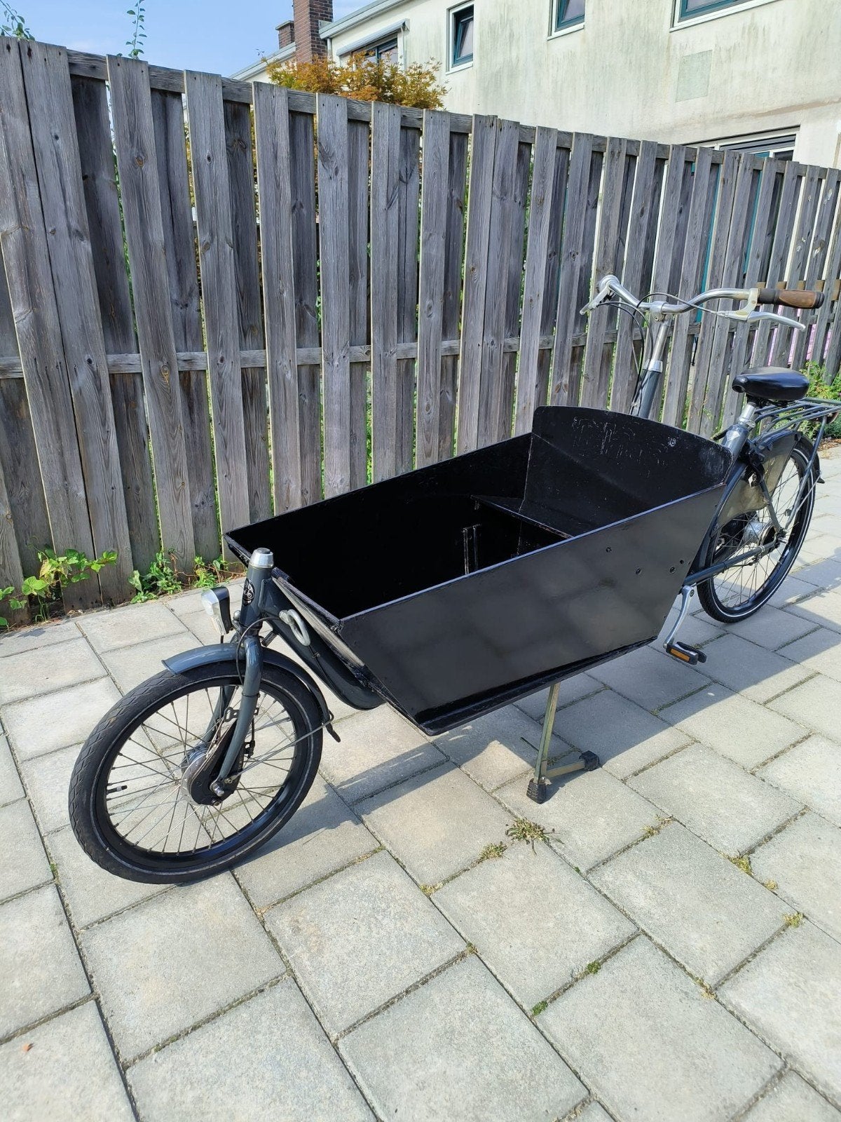 Bakfiets met nieuwe band en servicebeurt, bak in goede staat, Ophalen, Zo goed als nieuw, Trommelrem, 2 kinderen