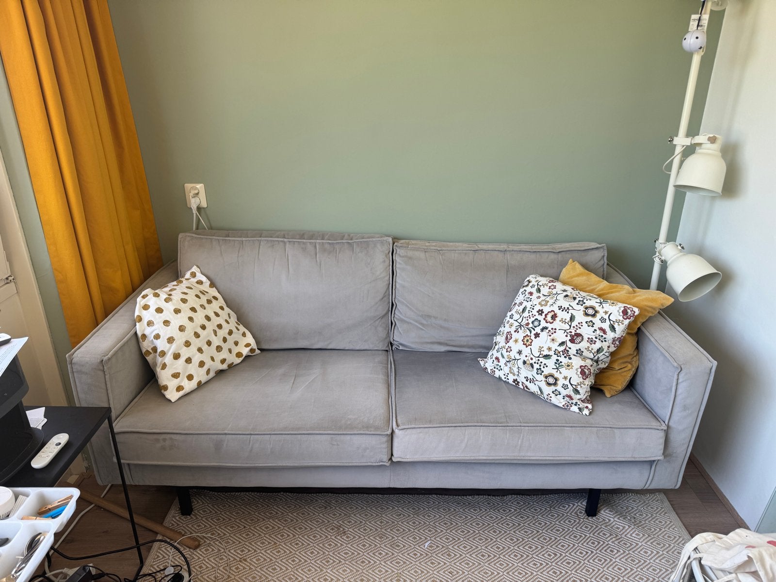 Comfortabele grijze tweezitsbank - 190x88x85 cm, Huis en Inrichting, Banken | Bankstellen, Ophalen, Gebruikt, 150 tot 200 cm, Tweepersoons