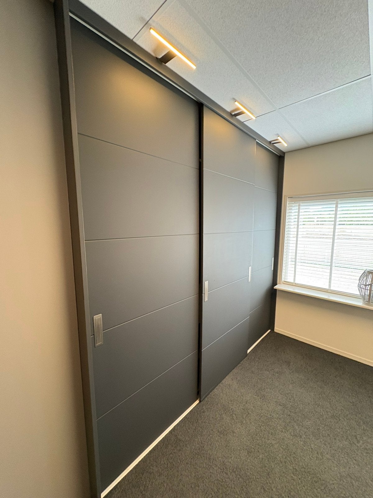 Showroom uitverkoop!! Moderne schuifdeurenkast, Overige materialen, Gebruikt, 200 cm of meer, 200 cm of meer
