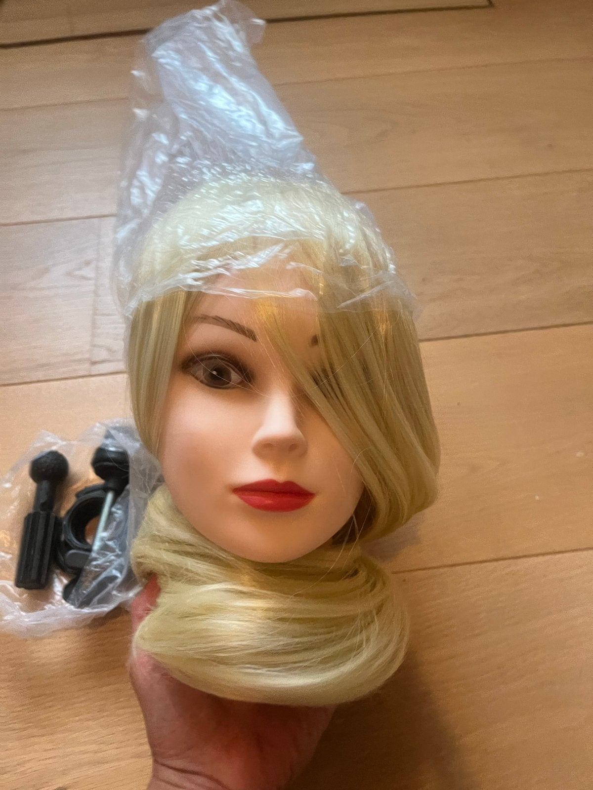 Nieuwe Nifkos opmaakpop met blond haar en klem, Kinderen en Baby's, Speelgoed | Poppen, Verzenden, Nieuw, Overige typen