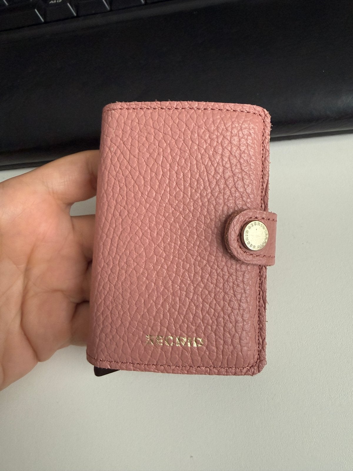 Roze Secrid Miniwallet - Compacte Leren Pasjeshouder, Overige merken, Ophalen of Verzenden, Zo goed als nieuw, Roze