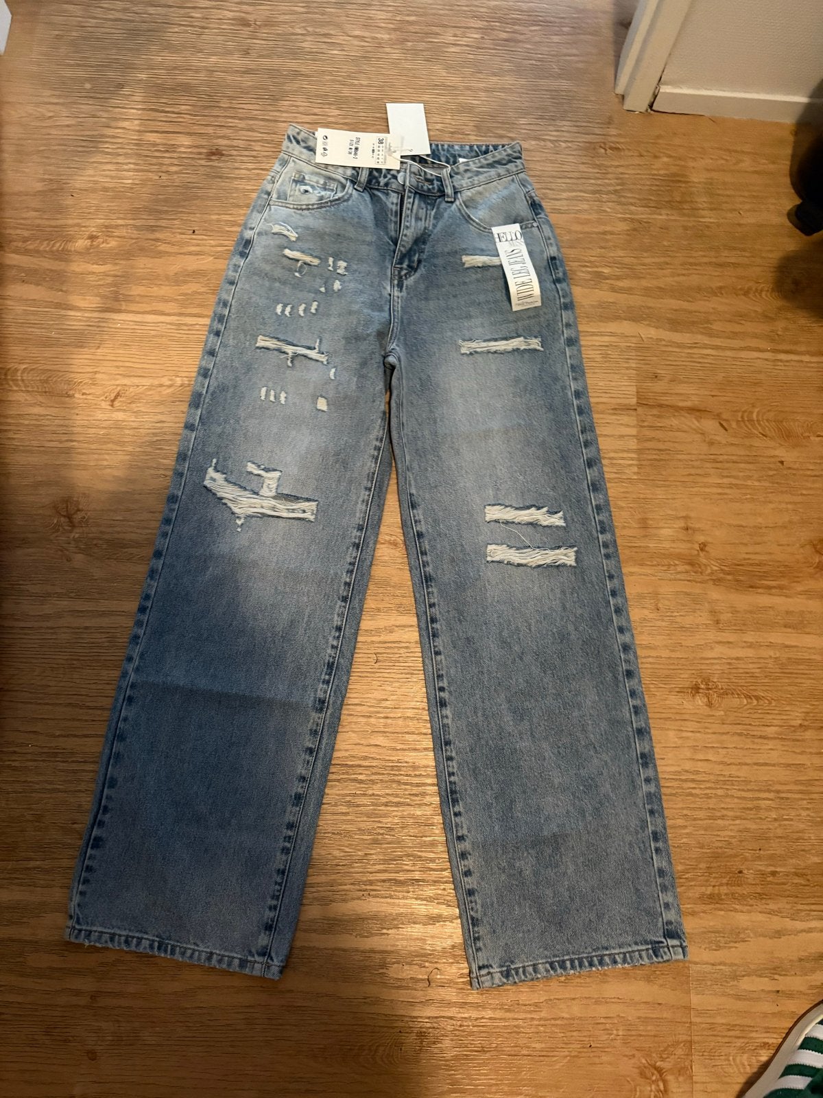Nieuwe Hello Miss jeans met wijde pijpen en scheuren, Ophalen of Verzenden, Nieuw, Blauw, W30 - W32 (confectie 38/40)