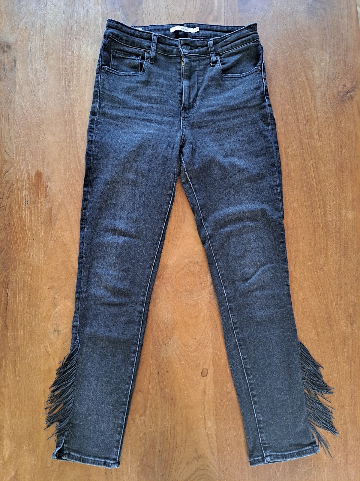 Levi's 721 high rise skinny met fringes, Zwart, Ophalen of Verzenden, W28 - W29 (confectie 36), Gedragen