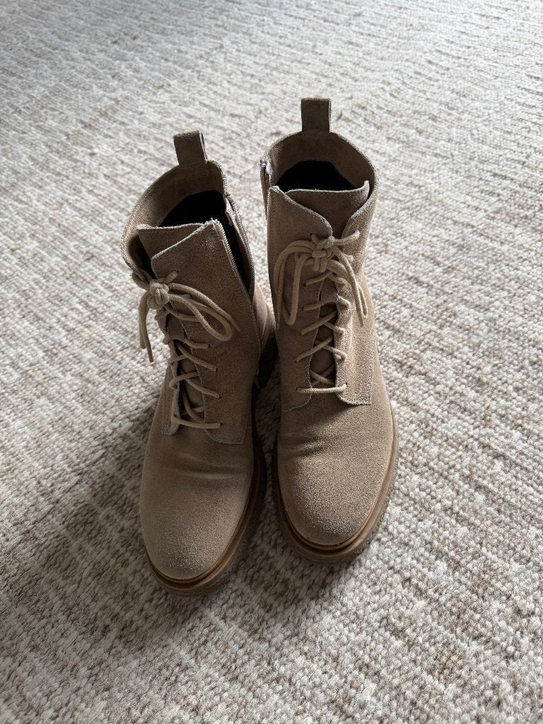 Beige suède veterlaarzen mt 39 Marc O'Polo veterboots boots, Beige, Lage of Enkellaarzen, Ophalen of Verzenden, Zo goed als nieuw