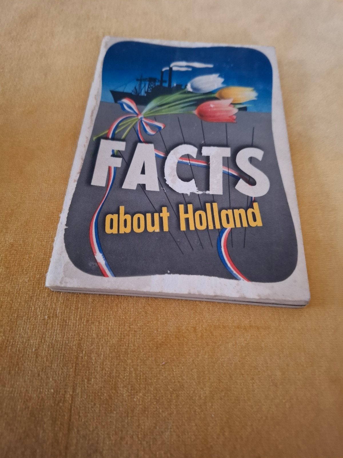 Vintage boekje 'Facts about Holland' - KLM, jaren '50, Ophalen of Verzenden, 20e eeuw of later, Gelezen, KLM