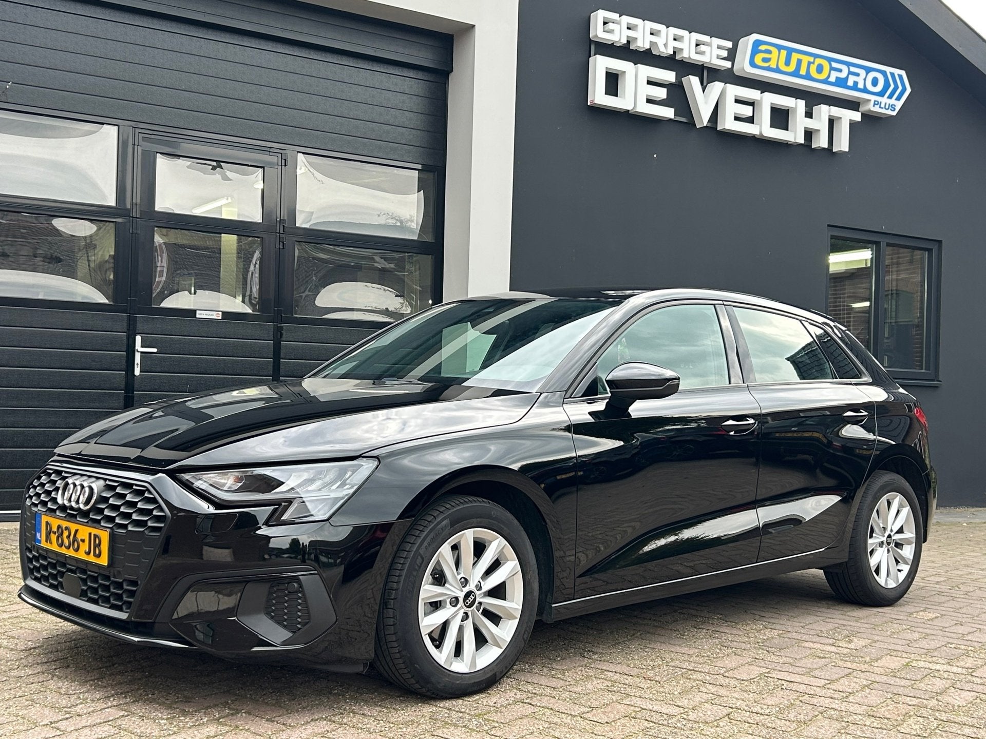 Audi A3 Sportback 30 TFSI Pro Line Carplay/Camera, Auto's, Stof, Gebruikt, Verwarmde buitenspiegels, Origineel Nederlands