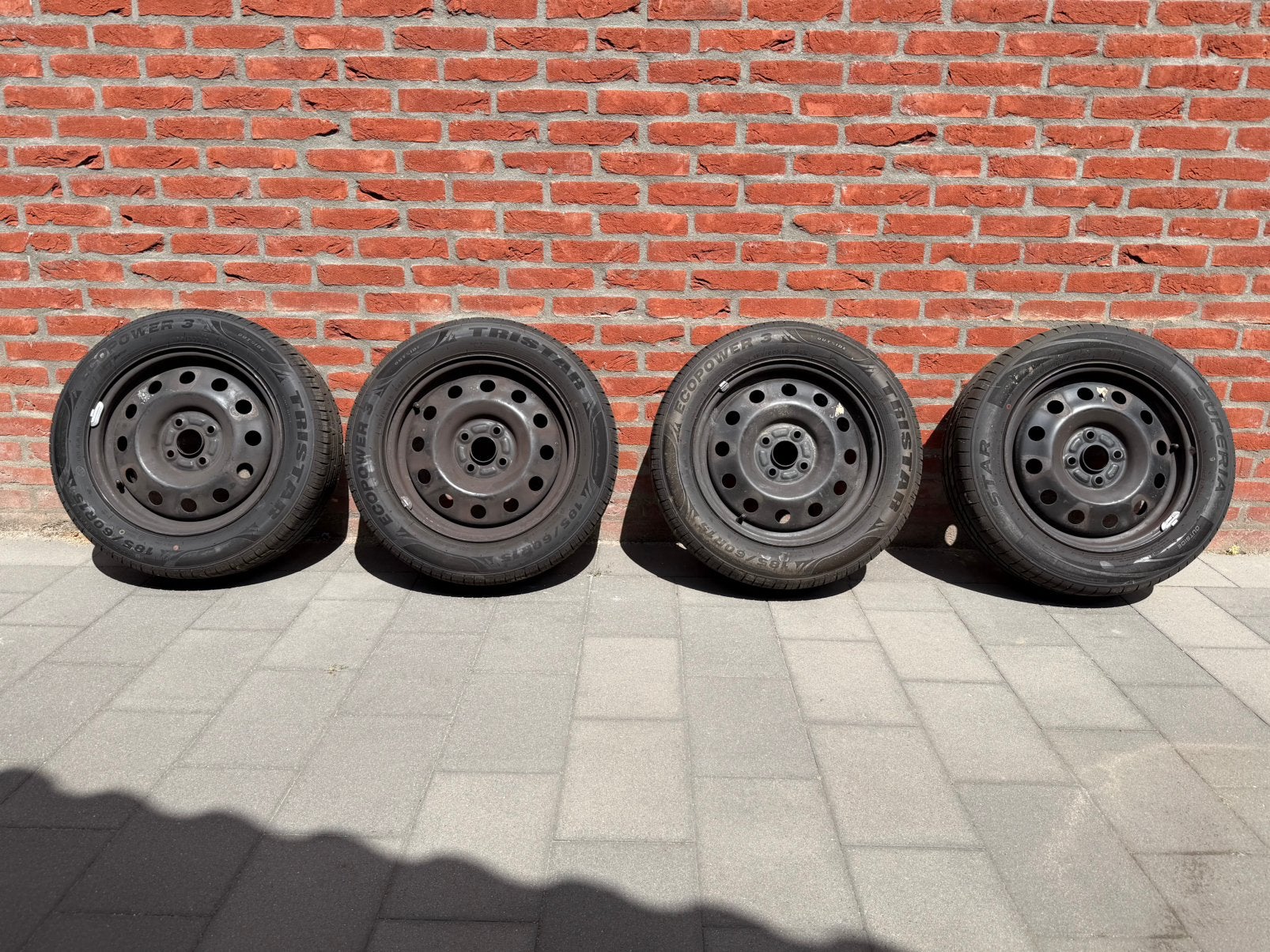 Set van 4 zomerbanden 185/60 R15 op stalen velg (4-gaats), Auto-onderdelen, Banden en Velgen, Ophalen, Gebruikt, 15 inch, 185 mm