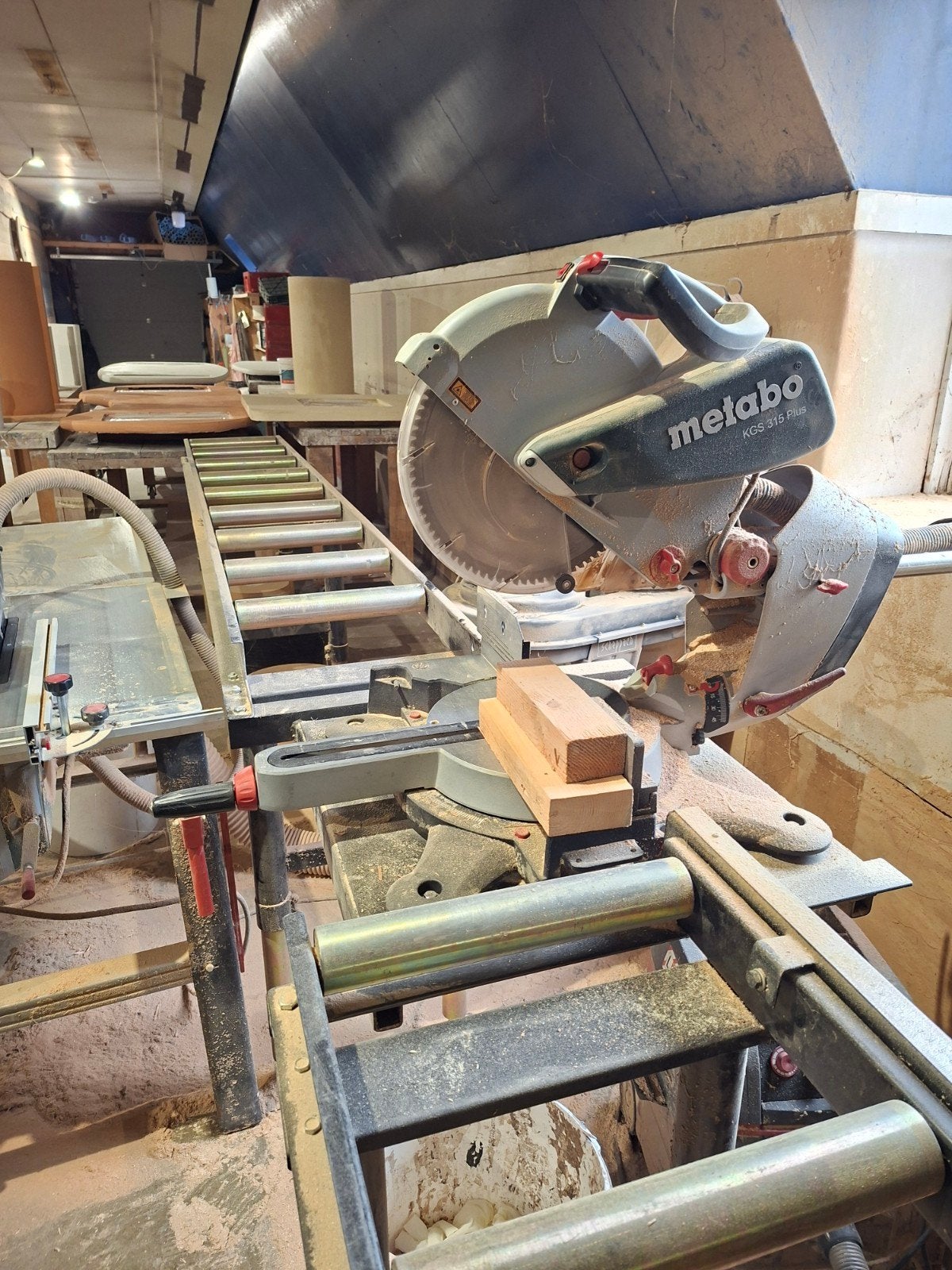Rollerbank met Metabo afkortzaag en stofzuiger, Ophalen, Gebruikt, 70 mm of meer, Afkortzaag