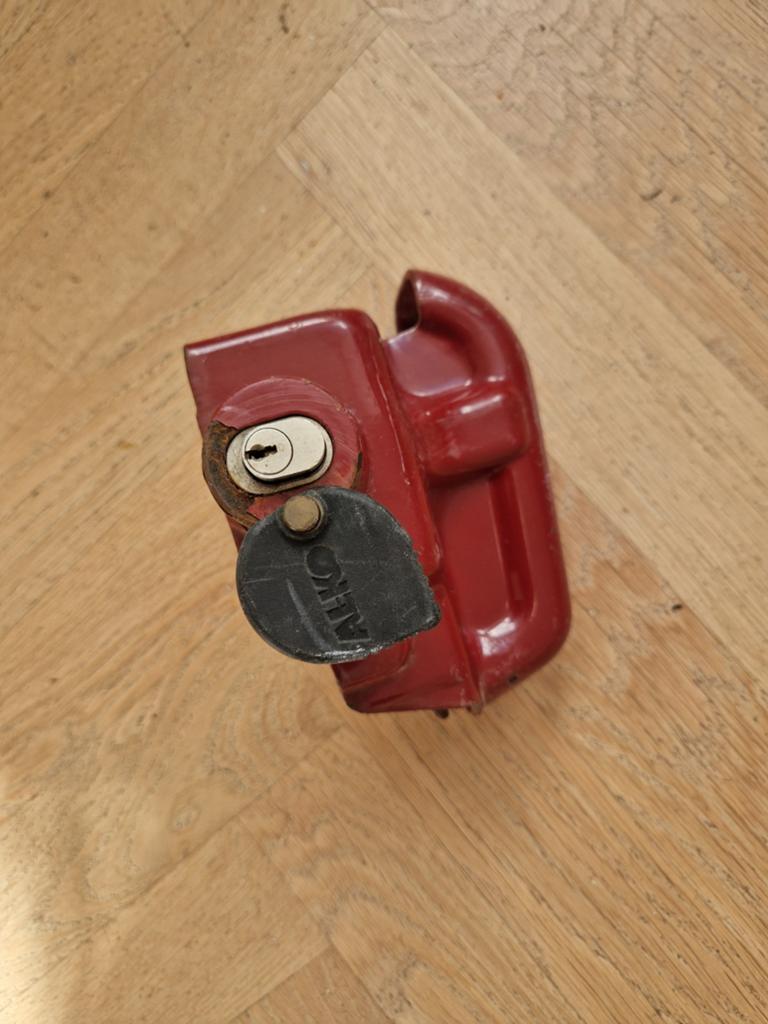 Disselslot Alko, Ophalen