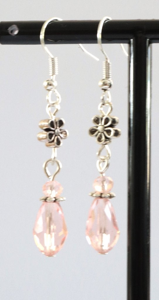 Roze oorbellen met kristal druppels en bloemetjes, Met kristal, Overige materialen, Nieuw, Ophalen of Verzenden