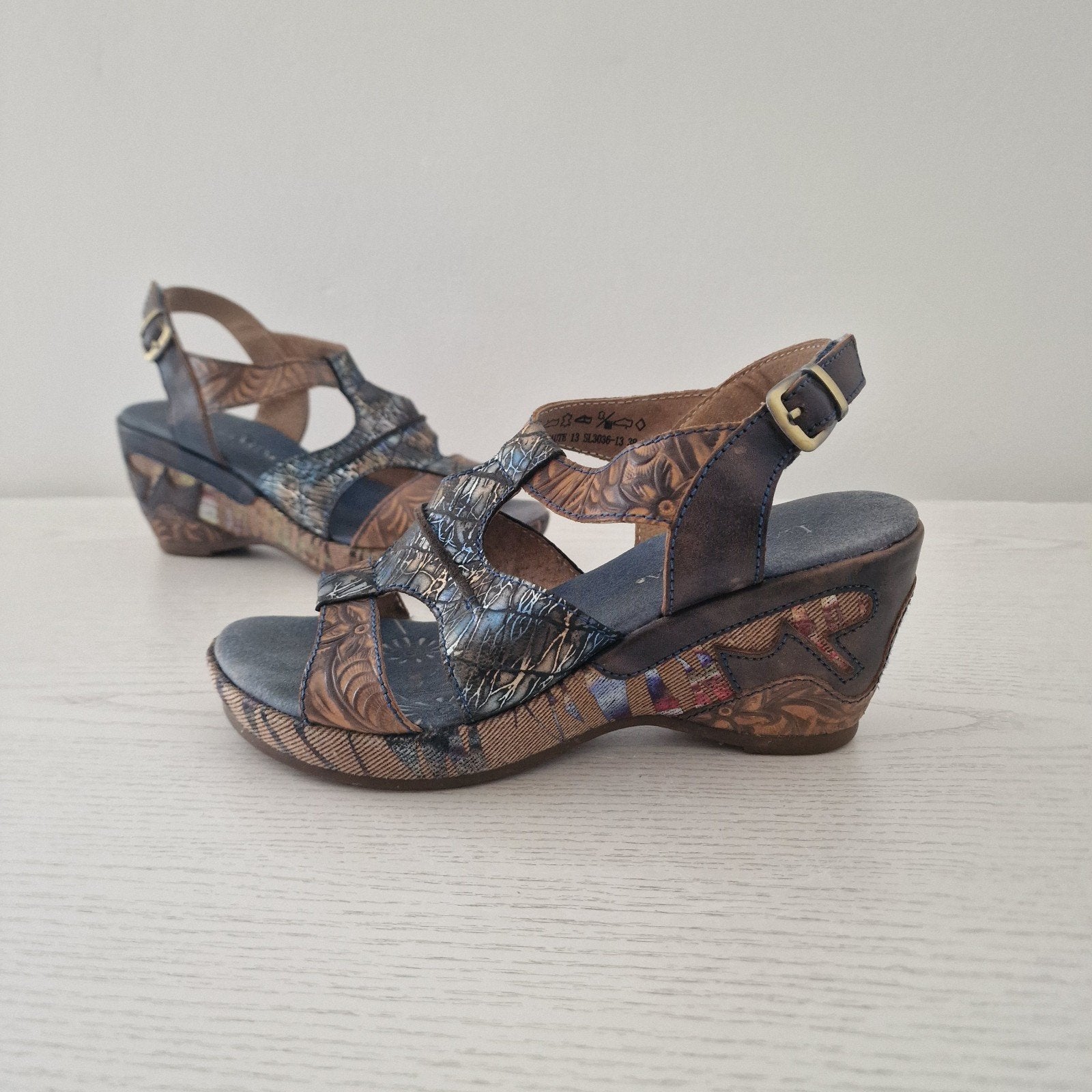 Laura Vita sandalen met sleehak maat 38. Hak is 8 cm., Blauw, ., Zo goed als nieuw, .