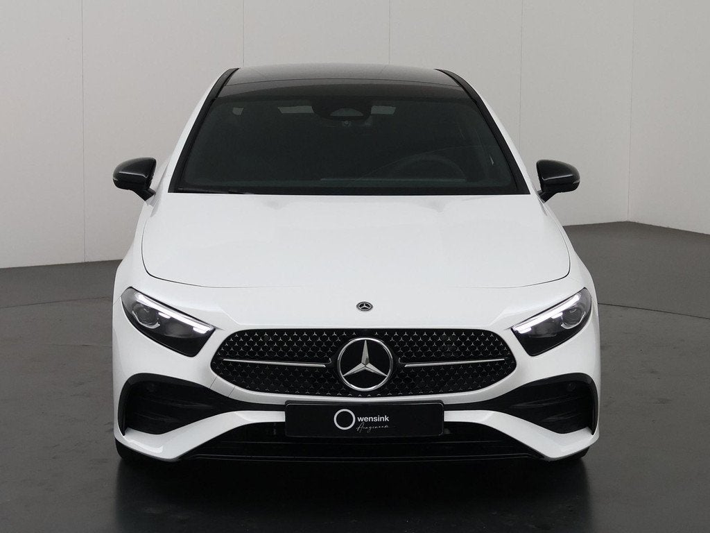 Mercedes-Benz A 180 Limousine Star Edition AMG Line | Panora, Auto's, Mercedes-Benz, 136 pk, Gebruikt, Stoelverwarming, Wit