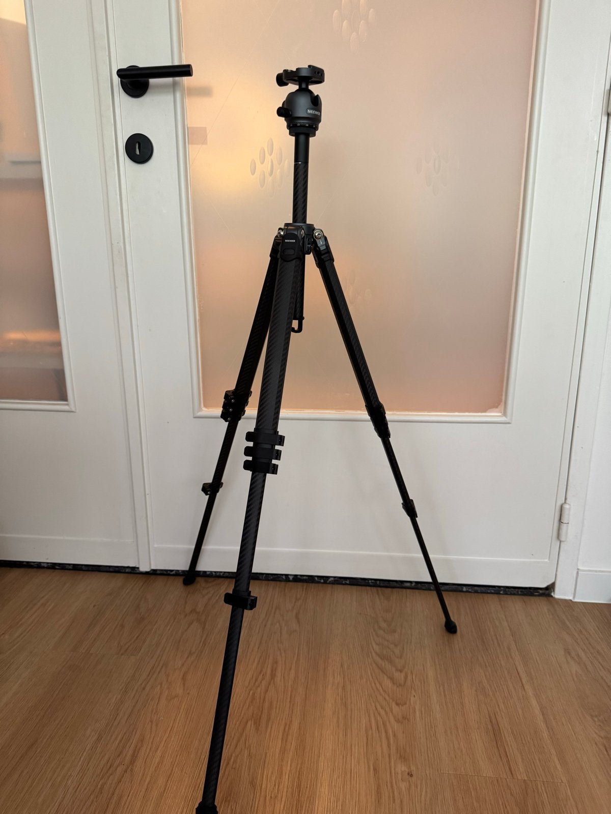 NEEWEE LT38 Carbon Fiber Travel Statief met Balhoofd, Overige merken, Zo goed als nieuw, 150 tot 175 cm, Inklapbaar