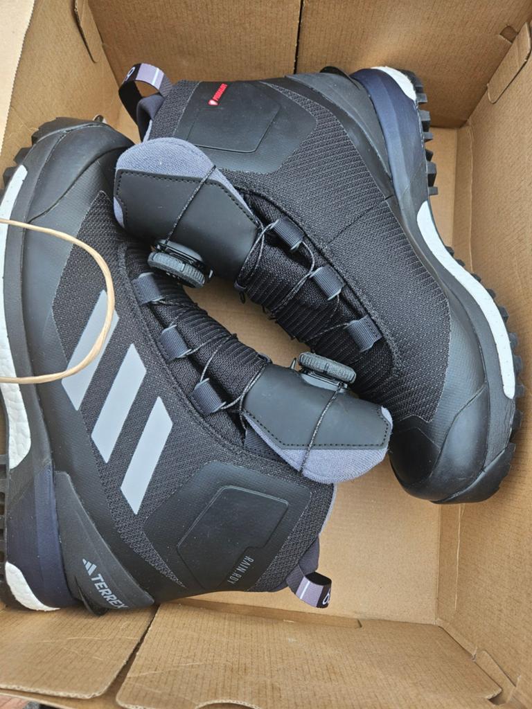 Adidas  Terrex maat 44-45.....niet gebruikte, Ophalen of Verzenden, Sneakers of Gympen